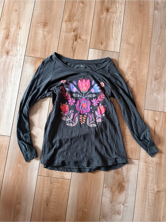 NATURAL LIFE Tops - Natural Life long sleeve Graphic Tee